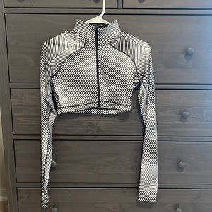 NWT Puma long sleeve full zip crop - size small - black and white